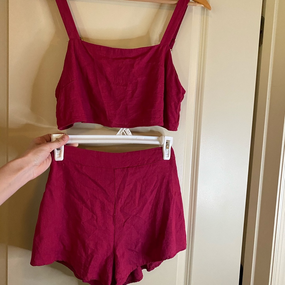 Show pod matching set- maroon/burgundy